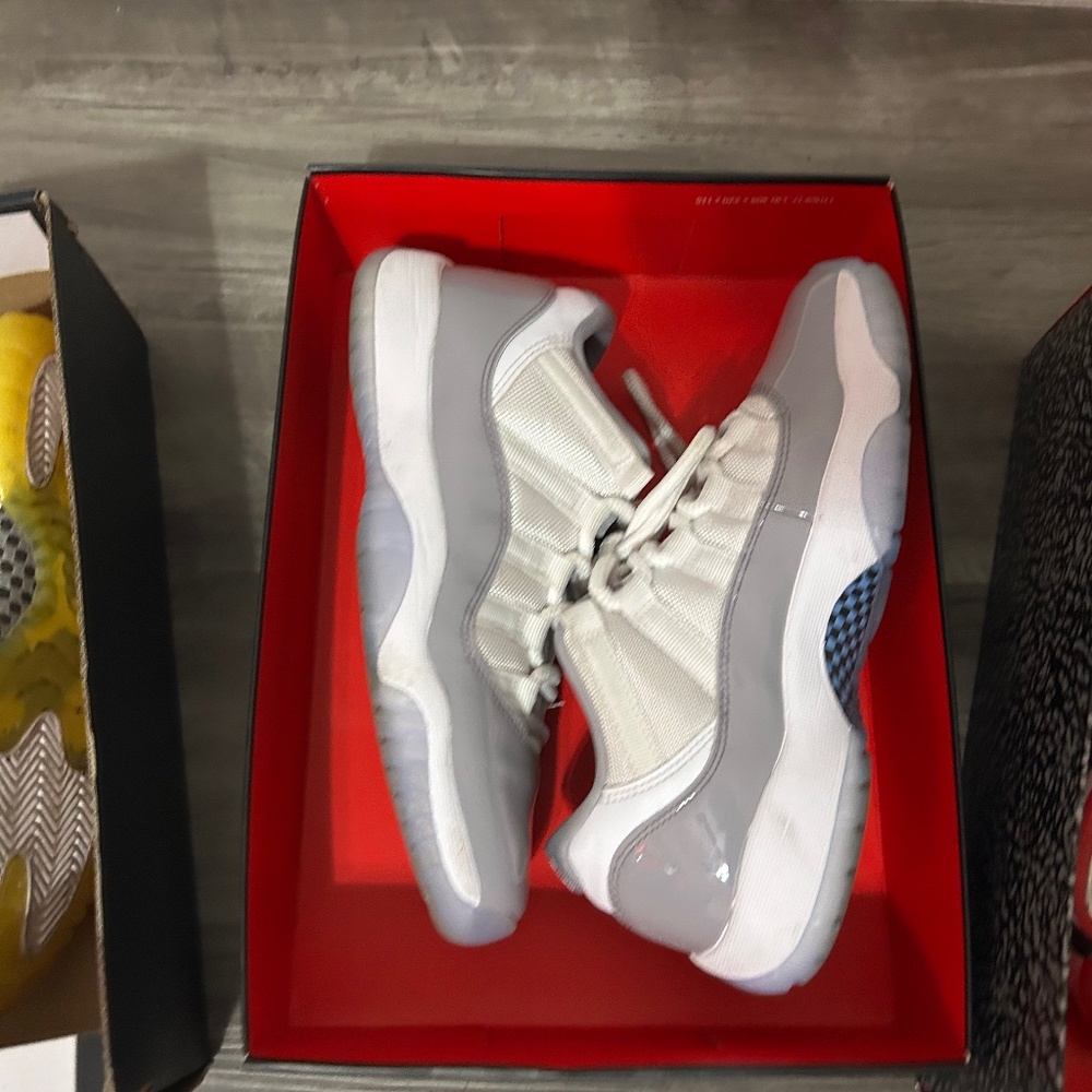 Retro Jordan low 11s